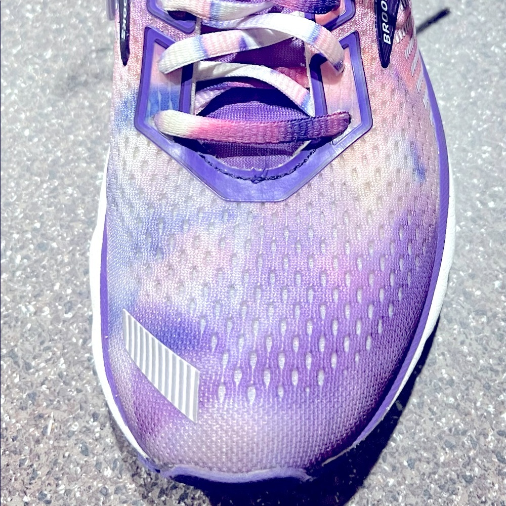 Brooks women’s sneaker size 8